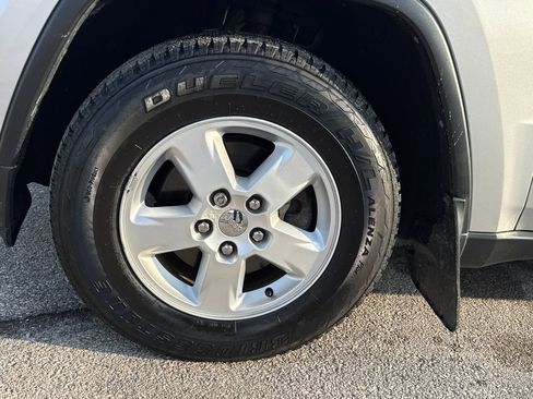 Used 2013 Jeep Grand Cherokee Laredo image 35