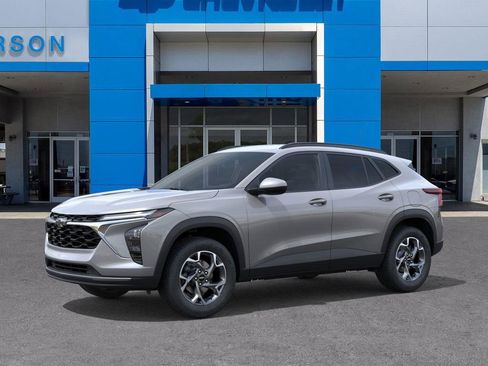 New 2026 Chevrolet Trax LT w/ Driver Confidence Package image 2