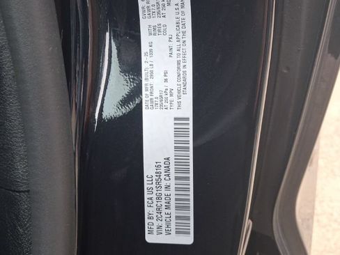 Used 2025 Chrysler Pacifica Select FWD image 3