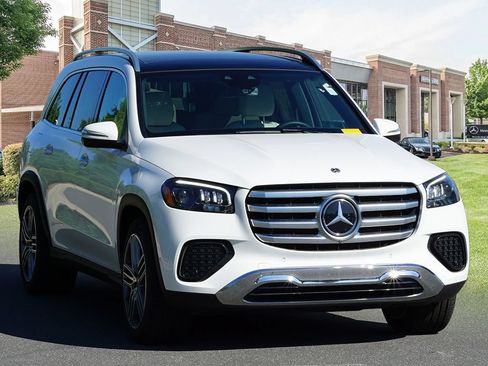 Certified 2025 Mercedes-Benz GLS 450 4MATIC image 3