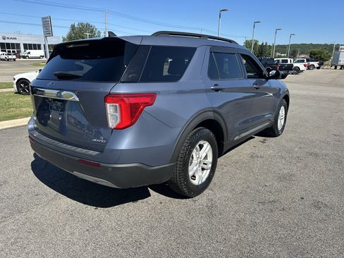 Used 2021 Ford Explorer XLT w/ Equipment Group 202A AWD/4WD image 16