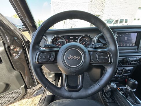 Used 2018 Jeep Wrangler Unlimited Sport S AWD/4WD image 24