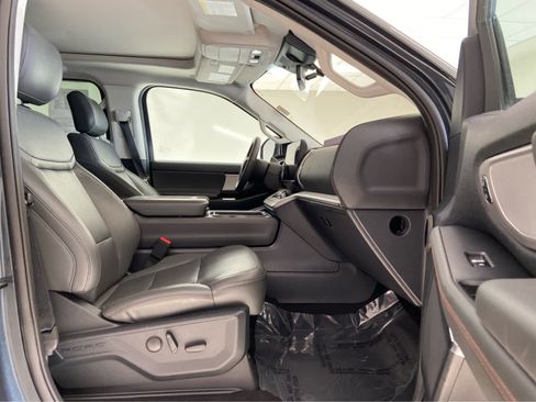 Used 2025 Ford Expedition Active image 20