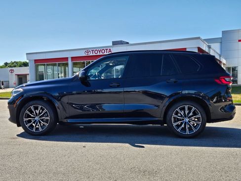 Used 2021 BMW X5 xDrive40i w/ M Sport Package AWD/4WD image 2