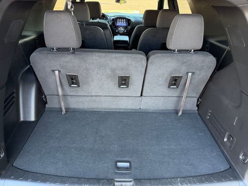 Used 2023 Chevrolet Traverse LT image 13