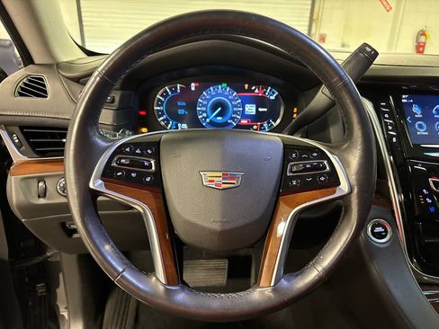 Used 2018 Cadillac Escalade Premium Luxury RWD image 25