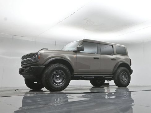 Used 2025 Ford Bronco Badlands w/ Sasquatch Package AWD/4WD image 51