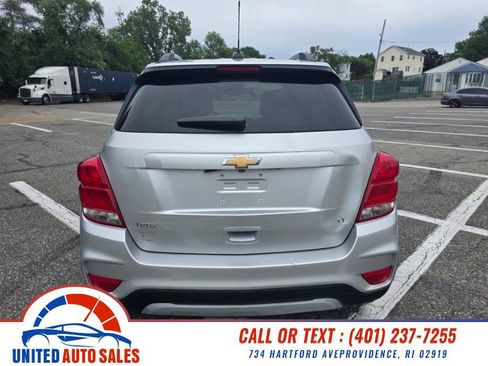 Used 2019 Chevrolet Trax LT w/ LT Convenience Package FWD image 4