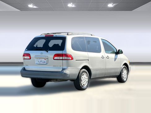 Used 2003 Toyota Sienna CE w/ CE Extra Value Pkg FWD image 9