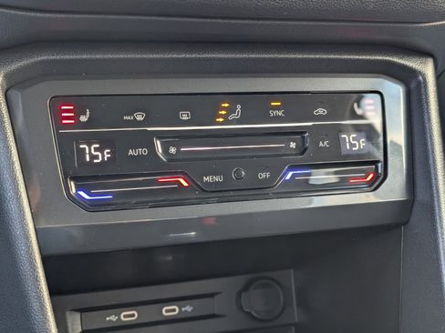 Used 2023 Volkswagen Tiguan SE image 18