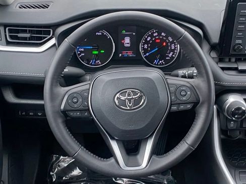 Used 2022 Toyota RAV4 XLE w/ XLE Grade Weather Package AWD/4WD image 15