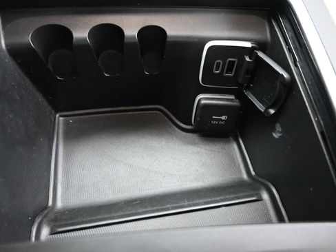 Used 2021 Chrysler Pacifica Limited w/ Uconnect Theater Family Group image 20