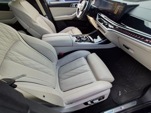 Used 2024 BMW X7 xDrive40i w/ M Sport Package AWD/4WD image 19