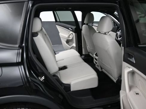 Used 2023 Volkswagen Tiguan SE R-Line FWD image 33