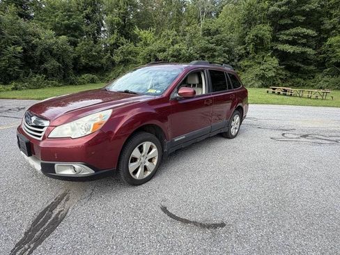 Used 2011 Subaru Outback 3.6R Limited AWD/4WD image 2