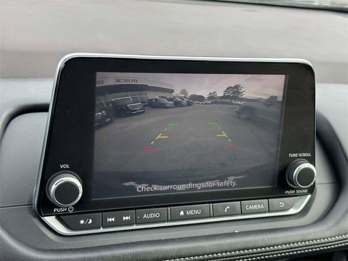 Used 2023 Nissan Rogue S image 4