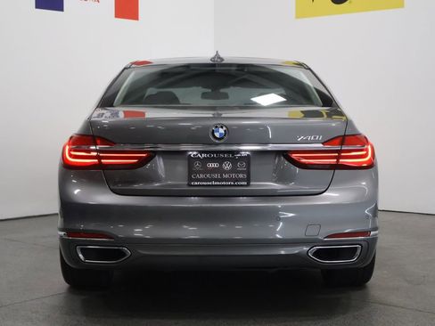 Used 2018 BMW 740i RWD image 11