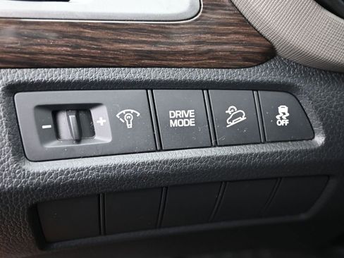 Used 2018 Hyundai Santa Fe Sport w/ 2.4L Value Package 02 FWD image 21