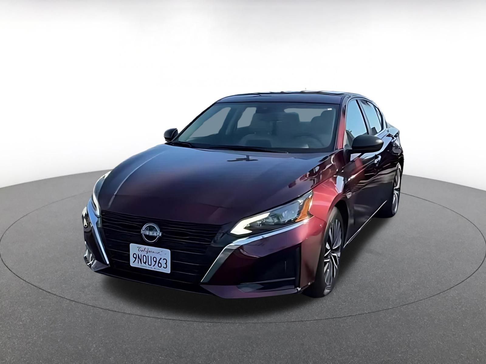 Used 2025 Nissan Altima 2.5 SV FWD image 4