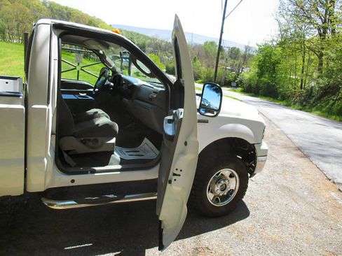 Used 2005 Ford F250 XL AWD/4WD image 12