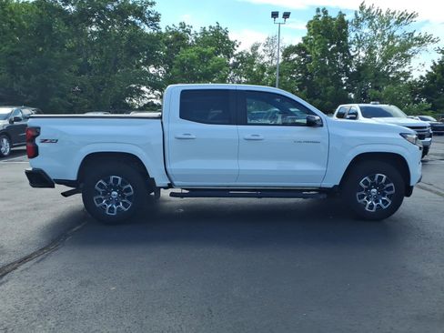 Used 2025 Chevrolet Colorado Z71 AWD/4WD image 9