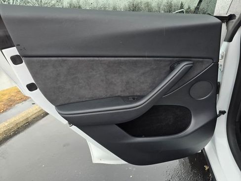 Used 2023 Tesla Model Y Long Range image 28
