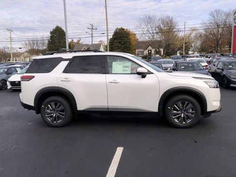 New 2025 Nissan Pathfinder SV image 14