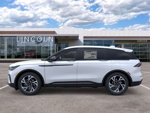 Used 2025 Lincoln Nautilus Premier w/ Equipment Group 102A AWD/4WD image 3