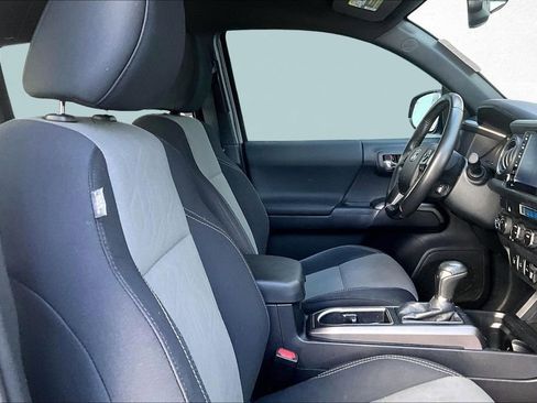 Used 2021 Toyota Tacoma TRD Off-Road w/ Technology Package image 24