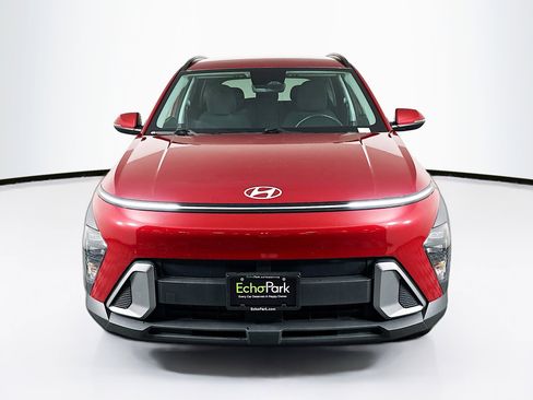 Used 2025 Hyundai Kona SEL image 2