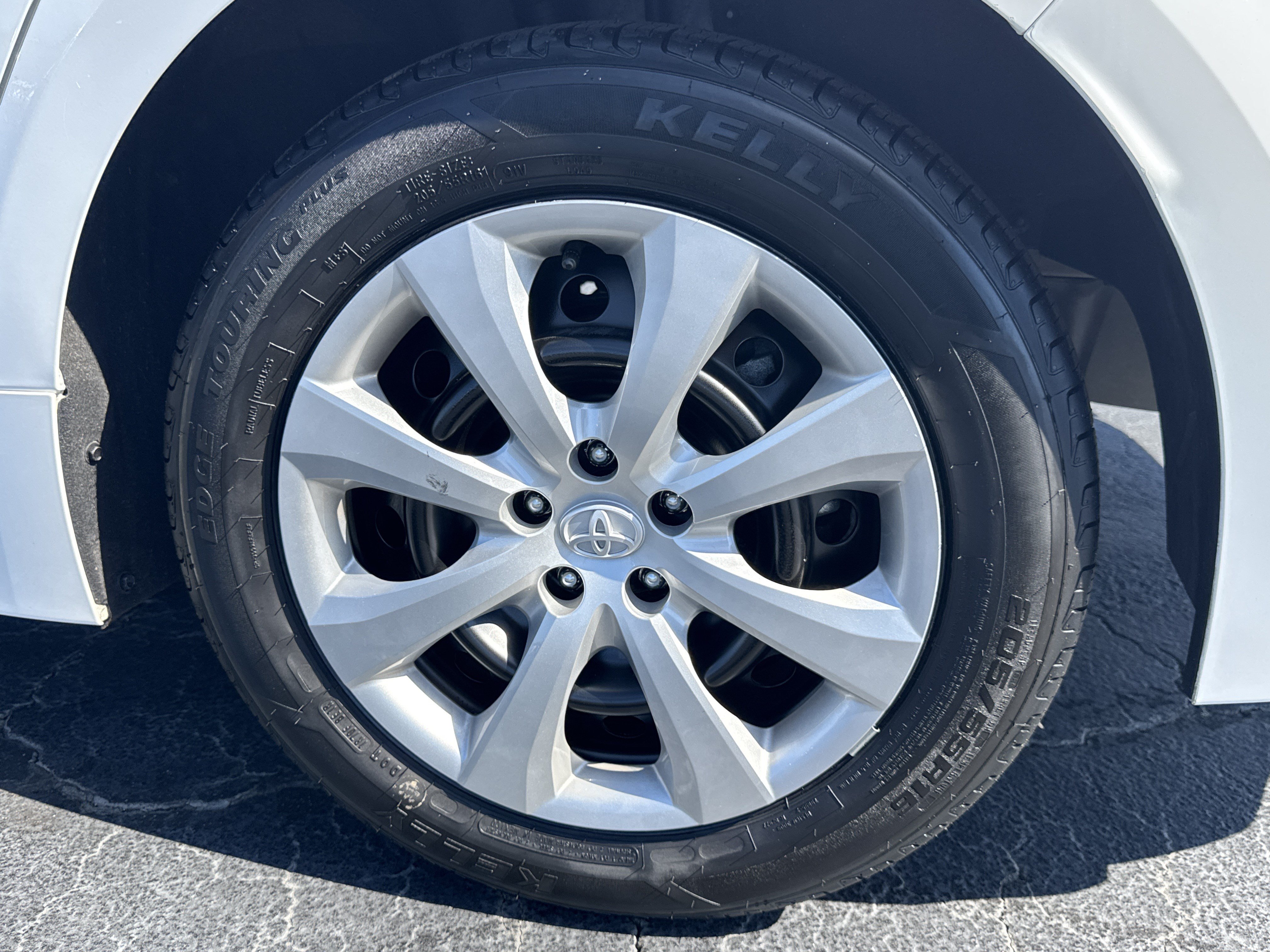 Used 2024 Toyota Corolla LE FWD image 19
