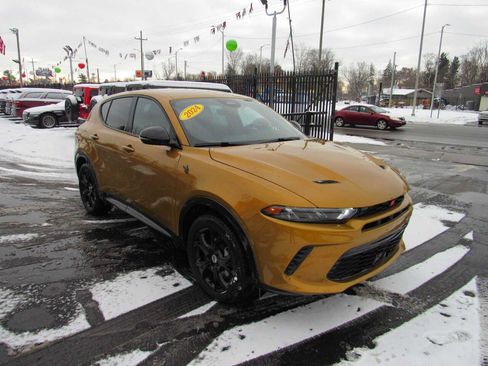 Used 2024 Dodge Hornet R/T w/ R/T Blacktop Package image 3