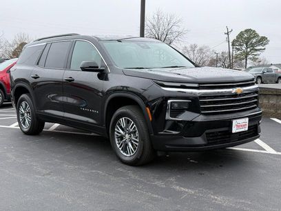 Used 2025 Chevrolet Traverse LT