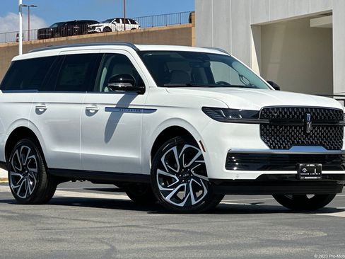 New 2026 Lincoln Navigator Reserve AWD/4WD image 1