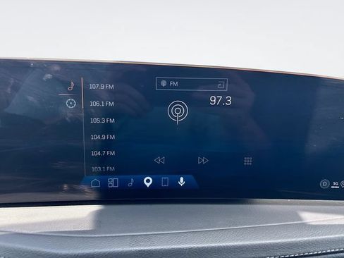 Used 2025 Cadillac XT4 Premium Luxury FWD image 16