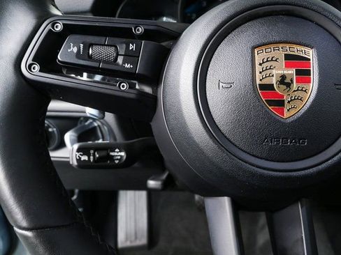 Certified 2023 Porsche Macan image 9