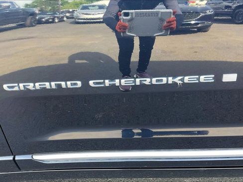 Used 2022 Jeep Grand Cherokee Summit AWD/4WD image 26