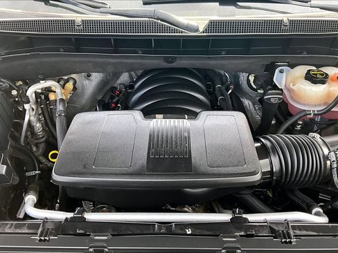 Used 2024 Chevrolet Suburban LT image 32