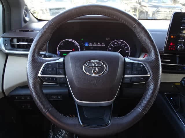 Used 2024 Toyota Sienna Platinum FWD image 23