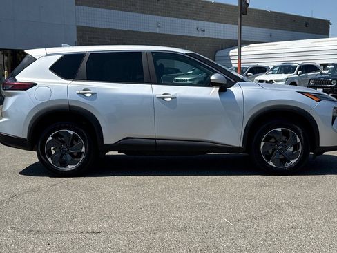 Certified 2024 Nissan Rogue SV AWD/4WD image 3