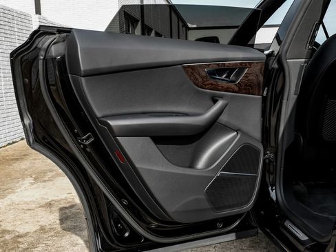 Used 2022 Audi Q8 Premium Plus image 43