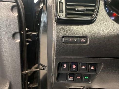 Used 2020 Nissan Rogue SV AWD/4WD image 13