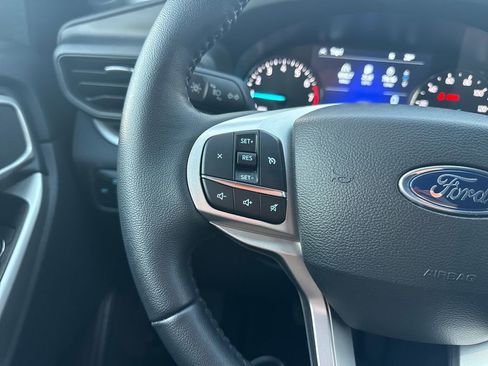 Used 2023 Ford Explorer XLT image 32