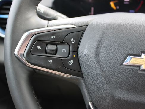 Used 2025 Chevrolet Trax LT w/ LT Convenience Package image 32