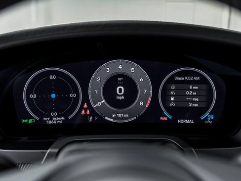 Used 2025 Porsche 911 Carrera RWD image 16