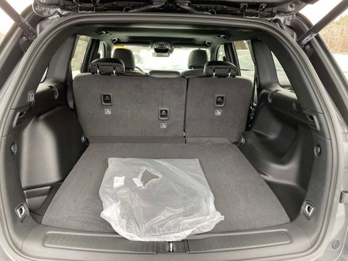 New 2026 Jeep Grand Cherokee Altitude AWD/4WD image 4