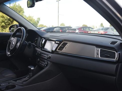 Used 2018 Kia Niro EX FWD image 10