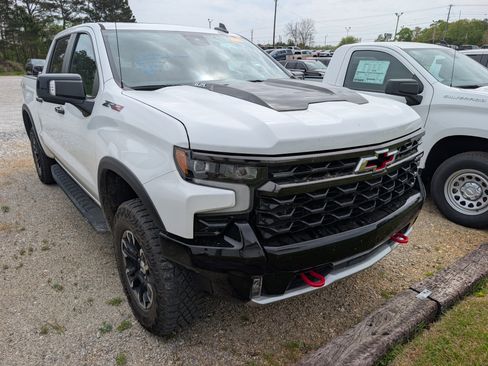 Used 2023 Chevrolet Silverado 1500 ZR2 w/ Technology Package image 2