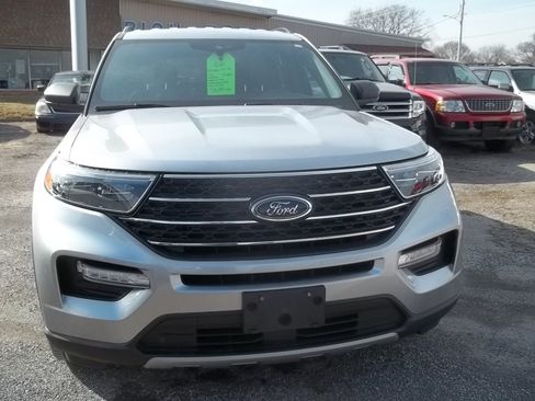 Used 2020 Ford Explorer XLT w/ Equipment Group 202A AWD/4WD image 3