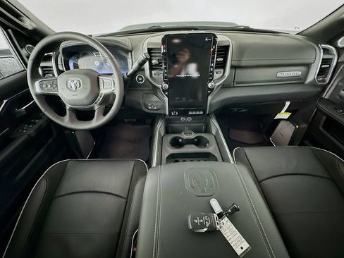 New 2026 RAM 2500 Laramie AWD/4WD image 9